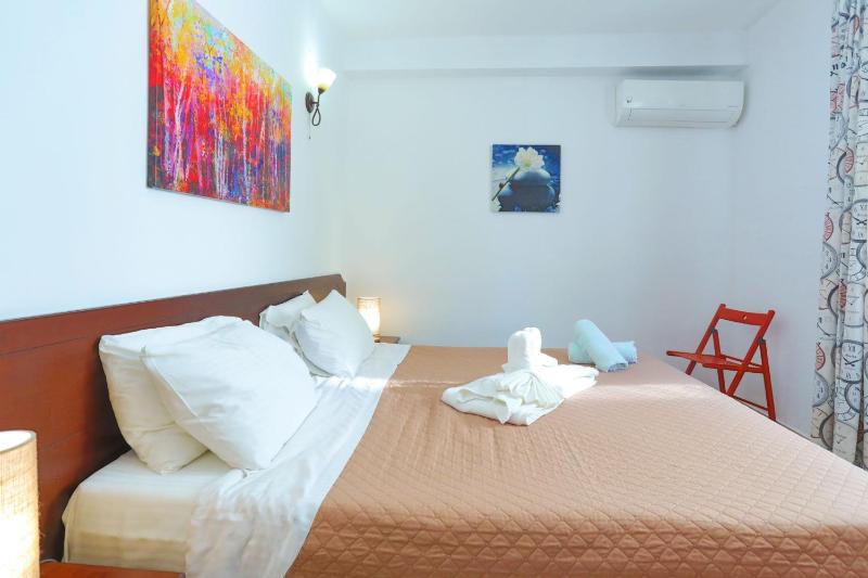 Kaminaki Beachfront Apartments - image 7