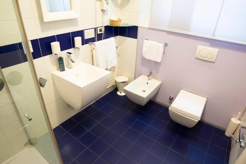 Junior Suite (2 Adults) image 3