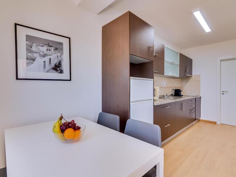 AL - Apartamento Girassol Beach Front Quarteira - image 4