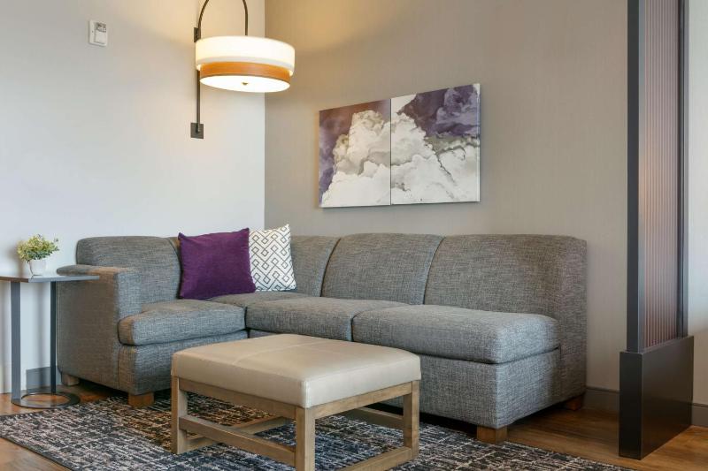 Queen Room with Two Queen Beds and Sofa Bed image 3