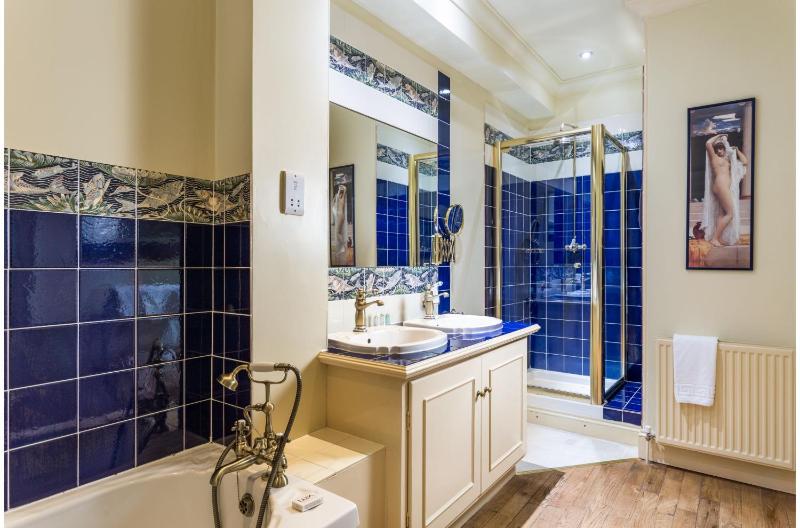 Standard Double Suite image 3