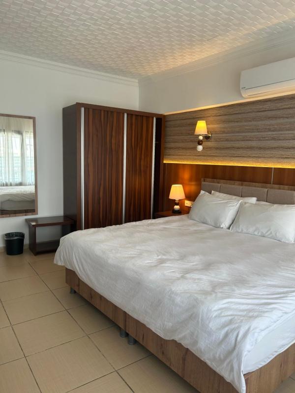 Upper Floor Double Room image 4