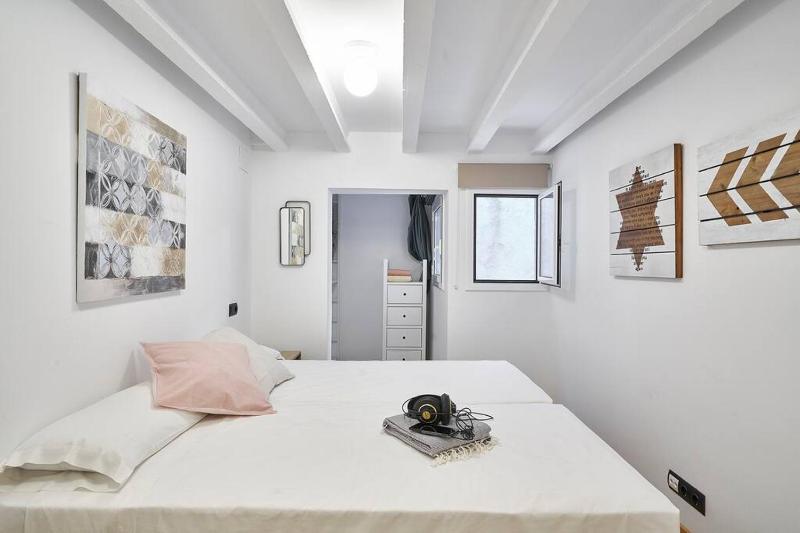 BeBarceloner Eixample Duplex Apartments - image 12