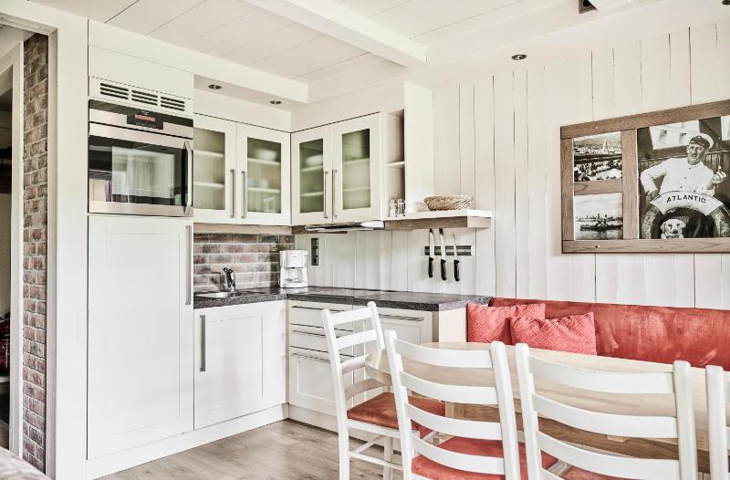 Three-Bedroom House, Resort view image 4