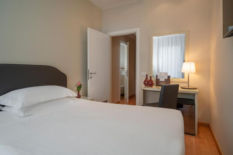 National Hotel - image 38