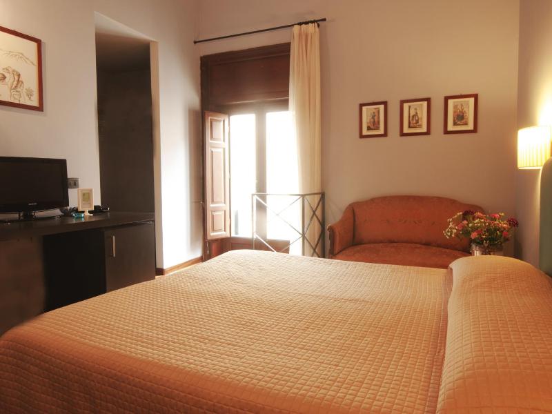 Double Room image 2