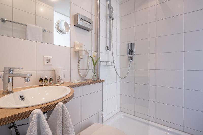 Small Double Room with Balcony and Lake View image 3