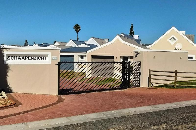 Barefootin Beachfront Cottage Loadshedding-Proof Steps Away from Langebaan Main Beach Bliss - image 11
