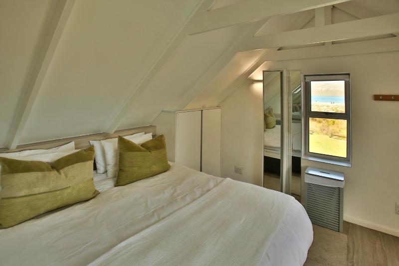 Barefootin Beachfront Cottage Loadshedding-Proof Steps Away from Langebaan Main Beach Bliss - image 7