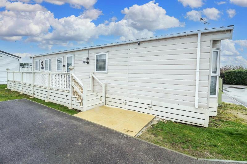 Beautiful Caravan At Seaview Holiday Park In Kent Ref 47028Pb Images