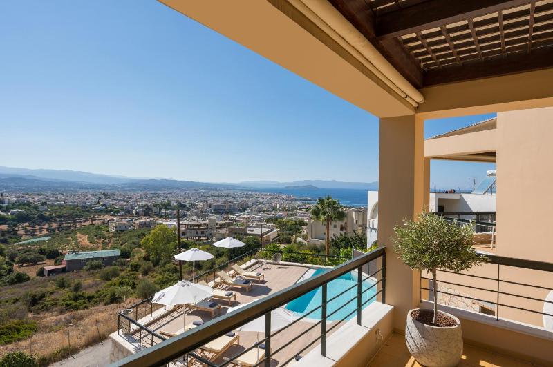 Villa City View - Heated Pool & Gym & Sauna - Majestic views - 5 min drive from center - image 7