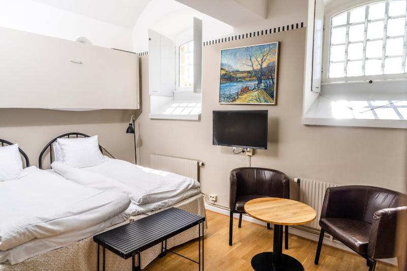Double Room image 3