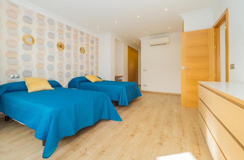 Cubo's Beach Side Apartment at La Cala - image 35