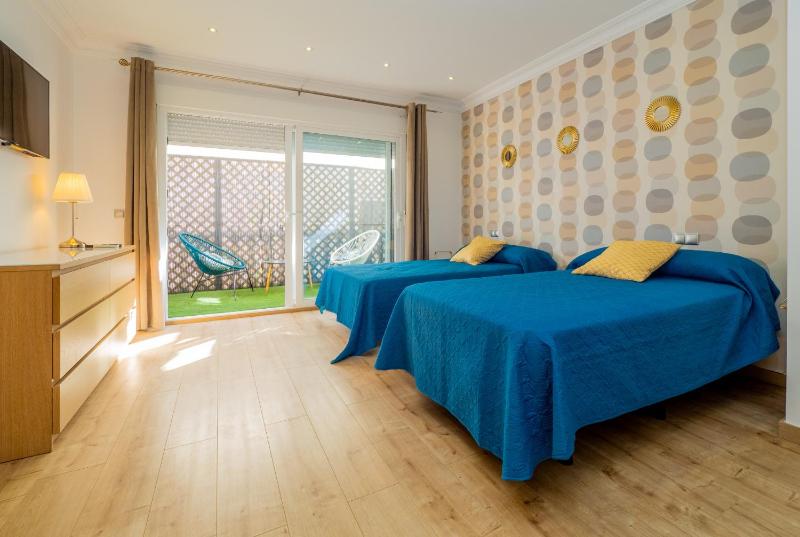Cubo's Beach Side Apartment at La Cala - image 20