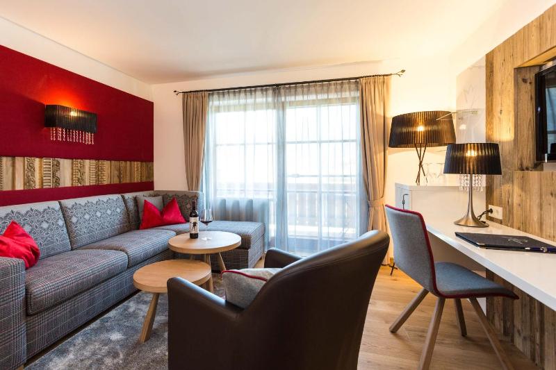 AllgaeuGlueck Suite with extra bed image 2
