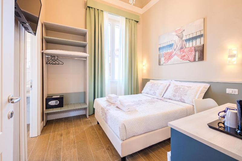 Small Double Room image 1