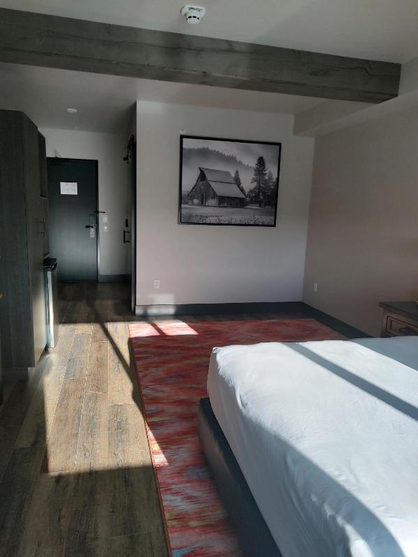 Superior Family Room image 3