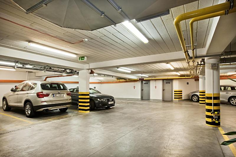 Classic Single Room with Courtyard View image 1