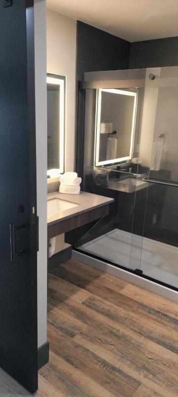 Deluxe Double Room image 2