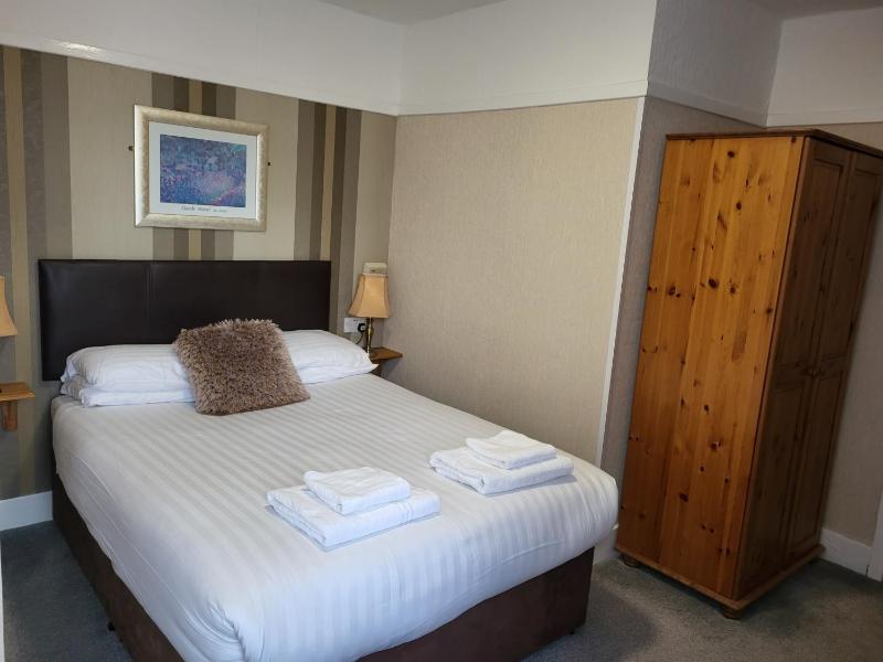 Double Room image 3