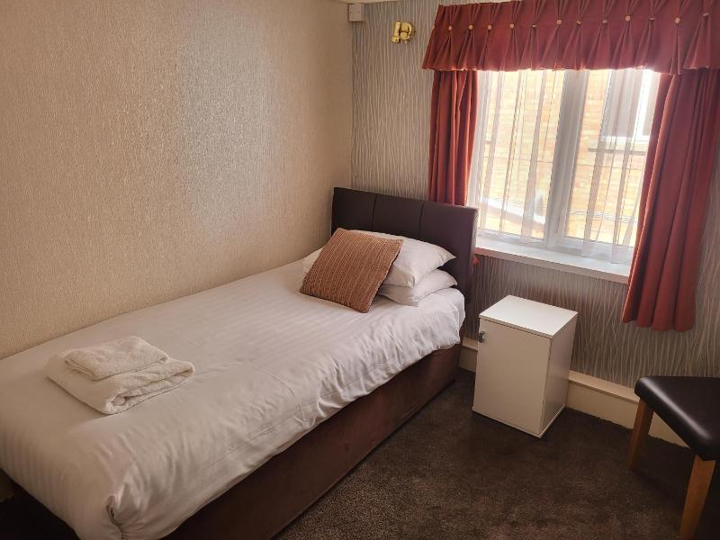 Single Room image 3