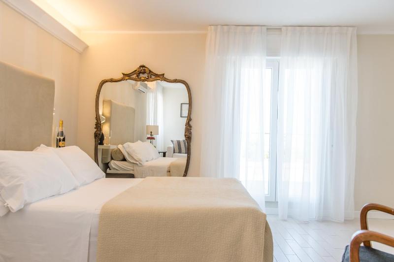 Junior Suite with Sea View image 4