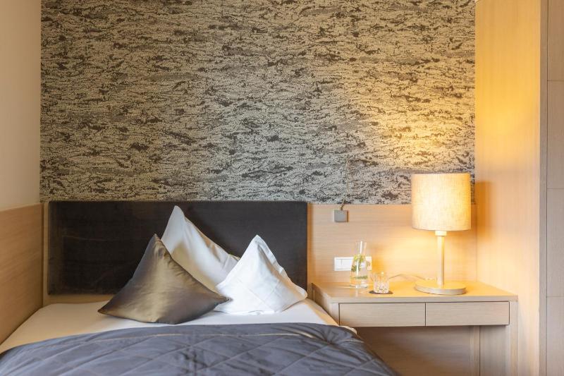 Standard Single Room with Mountain View image 3