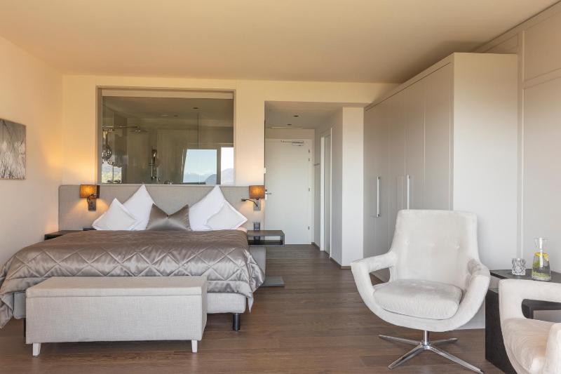 Double Room image 4
