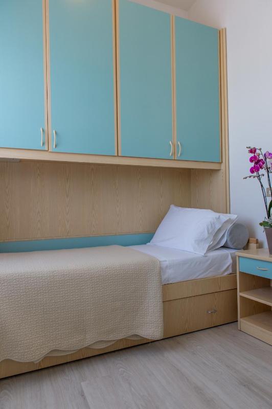 Single Room with Sea View image 4