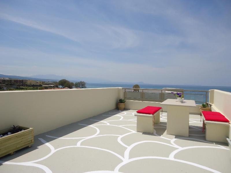 Three-Bedroom Apartment with private roof terrace (4-7 Adults) image 4