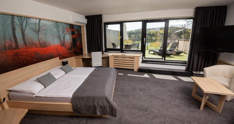 Double Room with Lake View image 1
