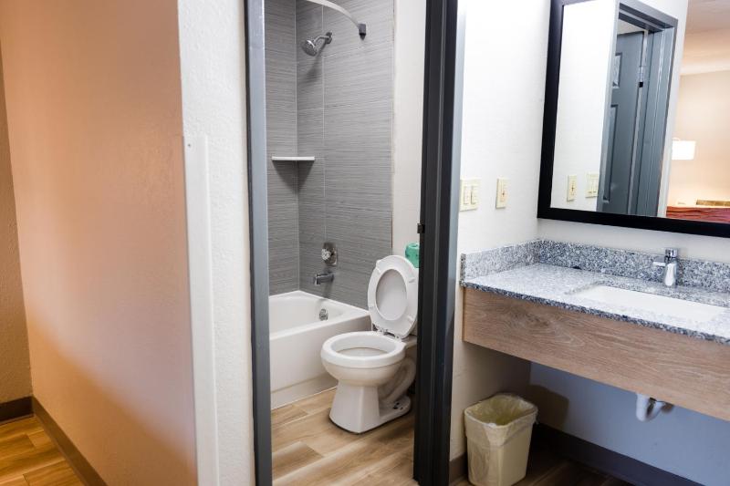 Modern Double Room with Two Double Beds - Non-Smoking image 4