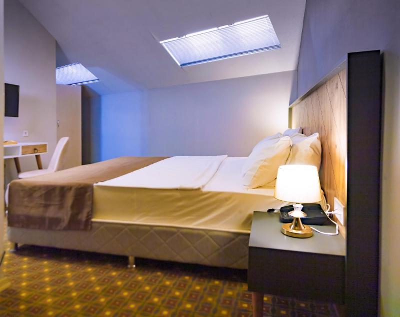 Economy Double Room image 4