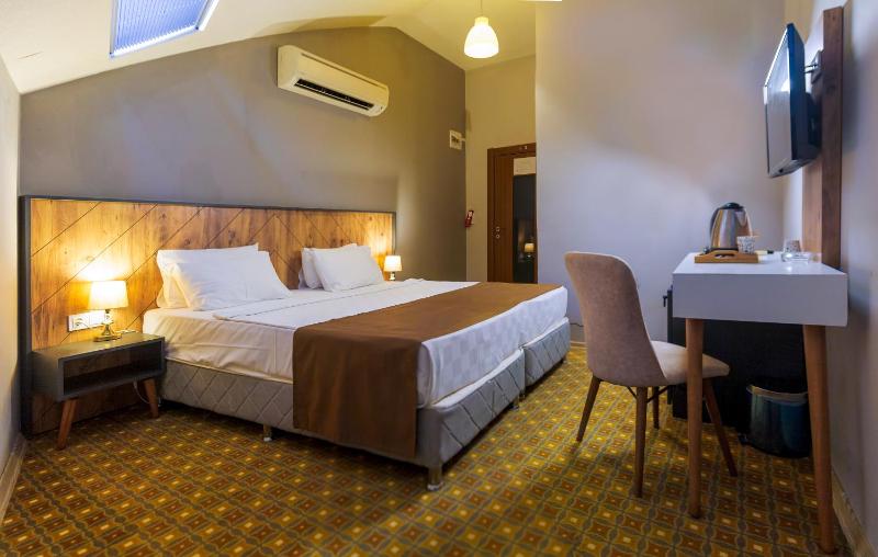 Economy Double Room image 3