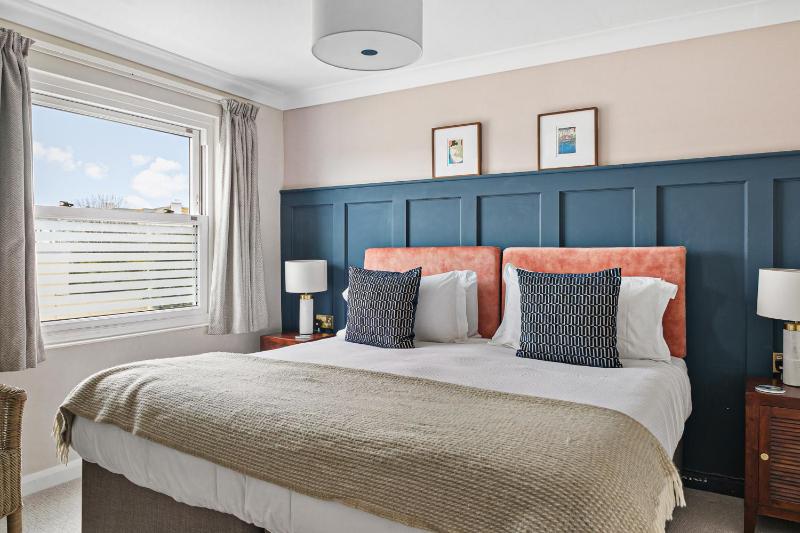 Twin Room image 3