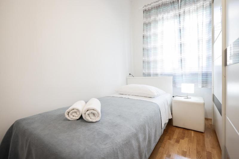 3 bedroom apartment for 5 people - image 14