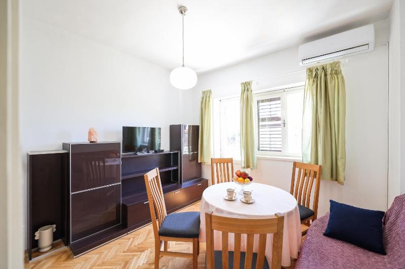 3 bedroom apartment for 5 people - image 2