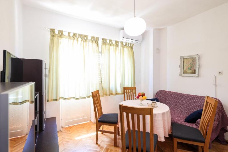 3 bedroom apartment for 5 people - image 9
