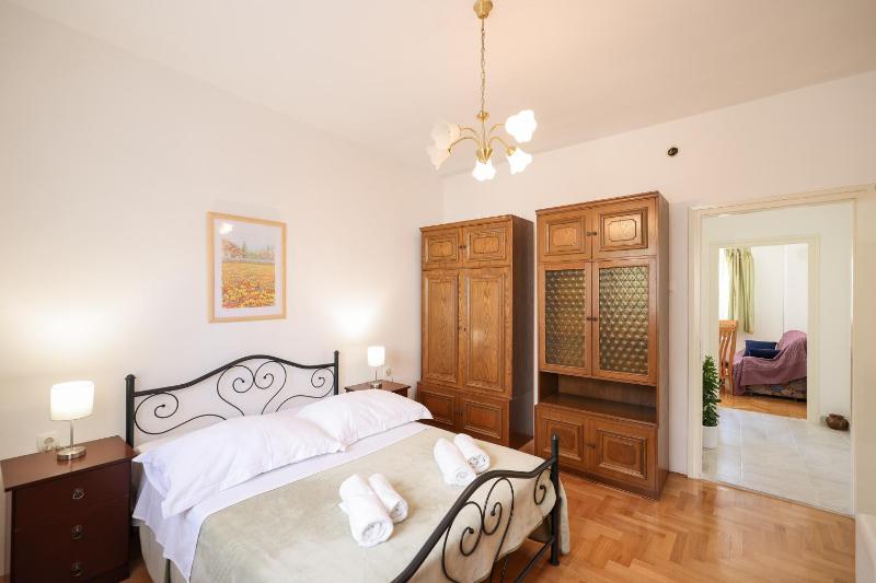 3 bedroom apartment for 5 people - image 21