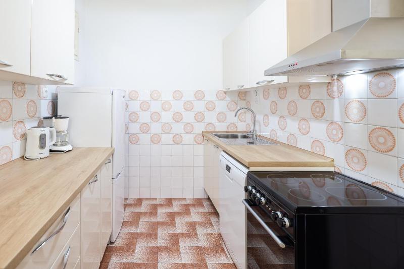 3 bedroom apartment for 5 people - image 24