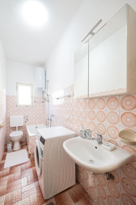 3 bedroom apartment for 5 people - image 16