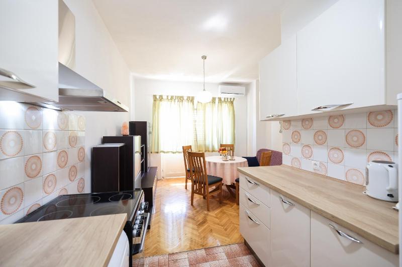3 bedroom apartment for 5 people - image 10