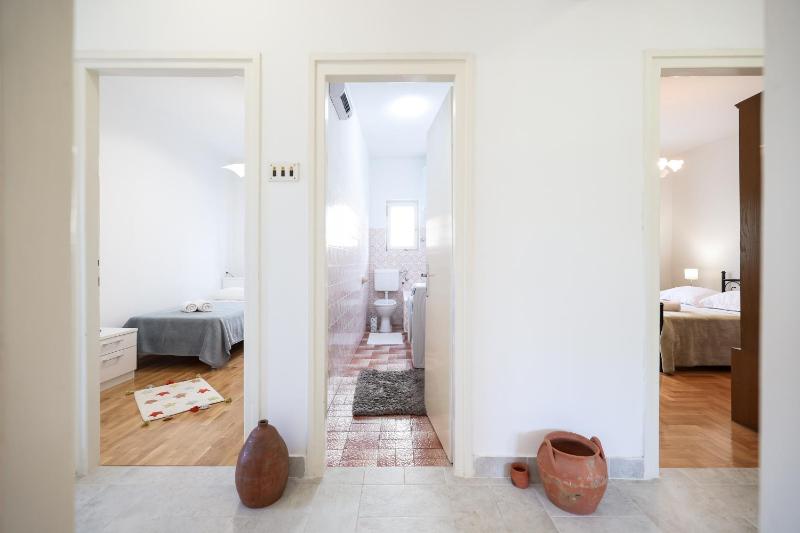 3 bedroom apartment for 5 people - image 26