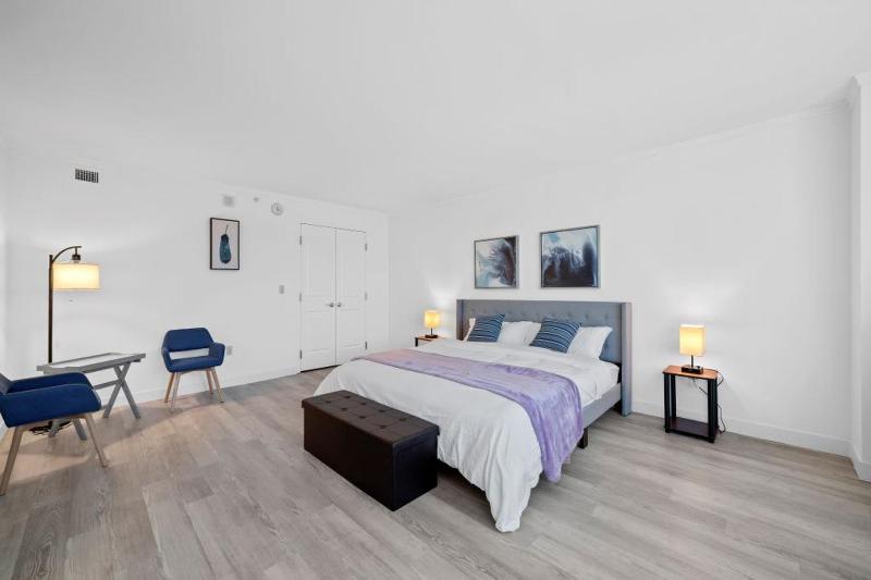 CozySuites at Showboat Spacious 2BR 3BA Ocean Front Condo Images