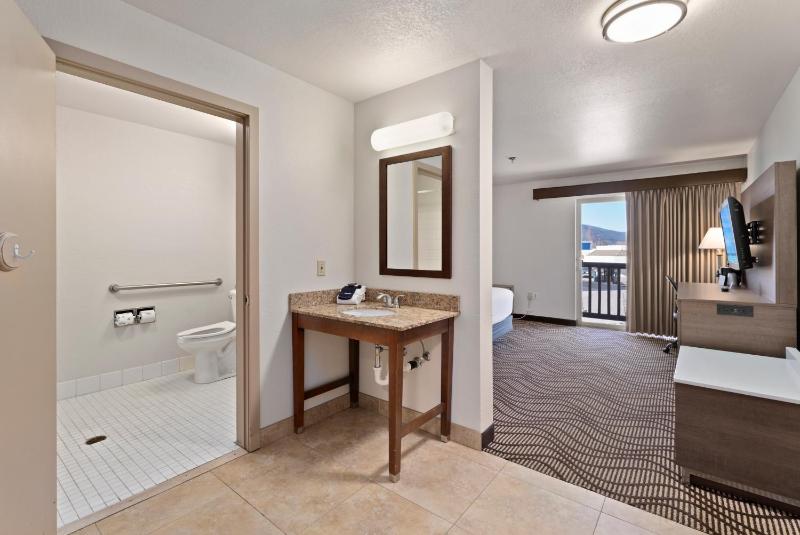 King Room with View - Mobility Accessible/Non-Smoking image 2