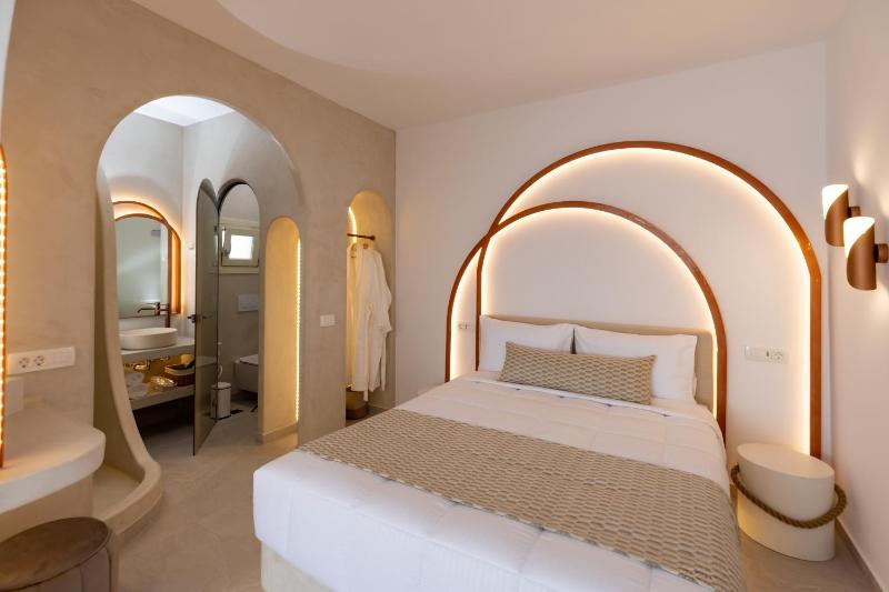 Suite with Hot Tub image 1