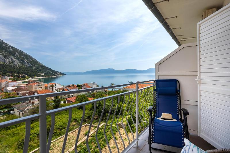 Studio with Balcony and Sea View image 1