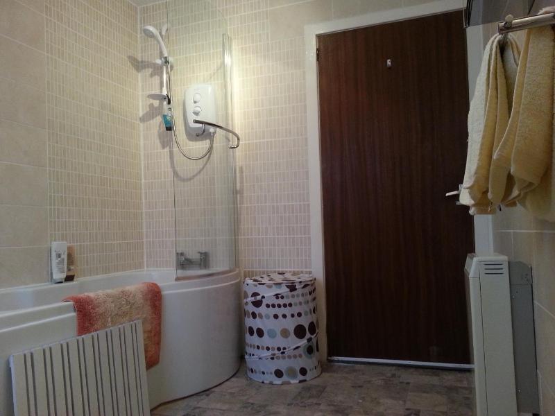 Two-Bedroom House image 4