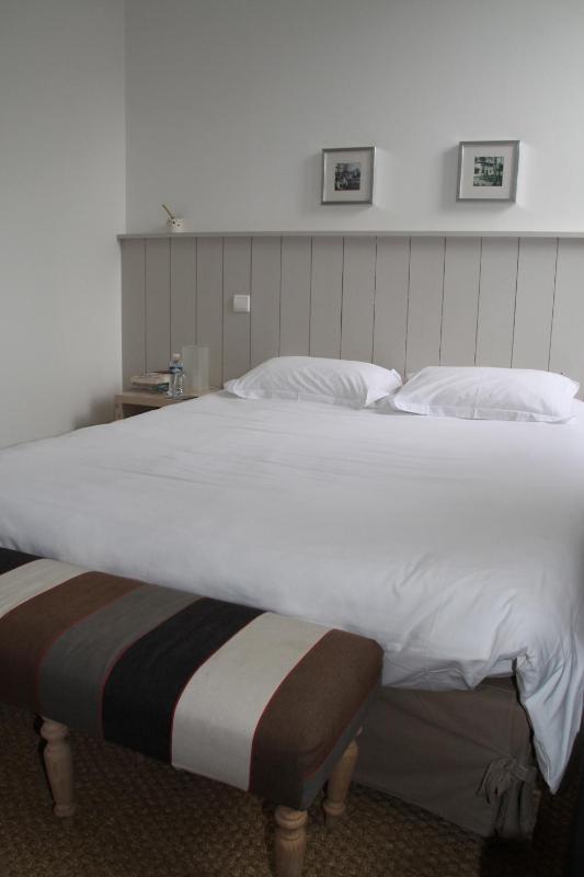 Large Double Room image 3