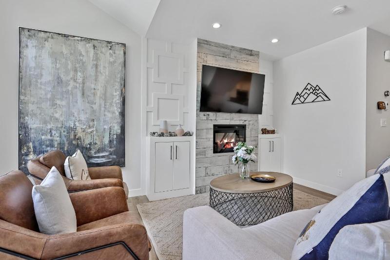 The Alpine Escape by Samsara Resort Top View Downtown 4BR & 3BTH - image 28